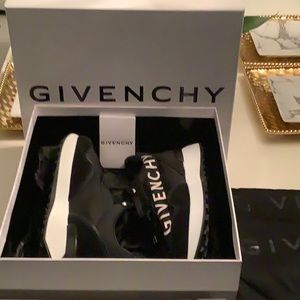 **New** Never worn  Givenchy Runner Light.   Black — Size 42 Made in Italy
